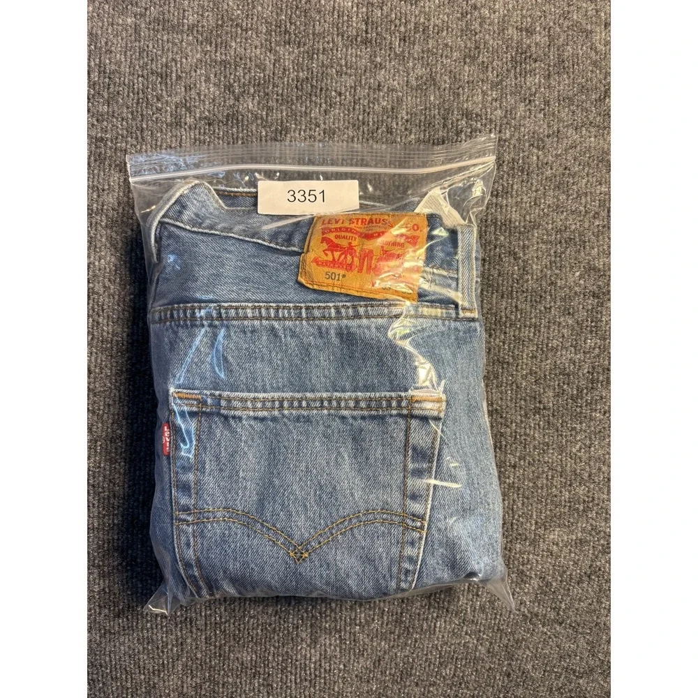 Levi's Jeans Mens 33x30 Blue Denim Medium Wash Straight Fit Red Tab Button Fly‎